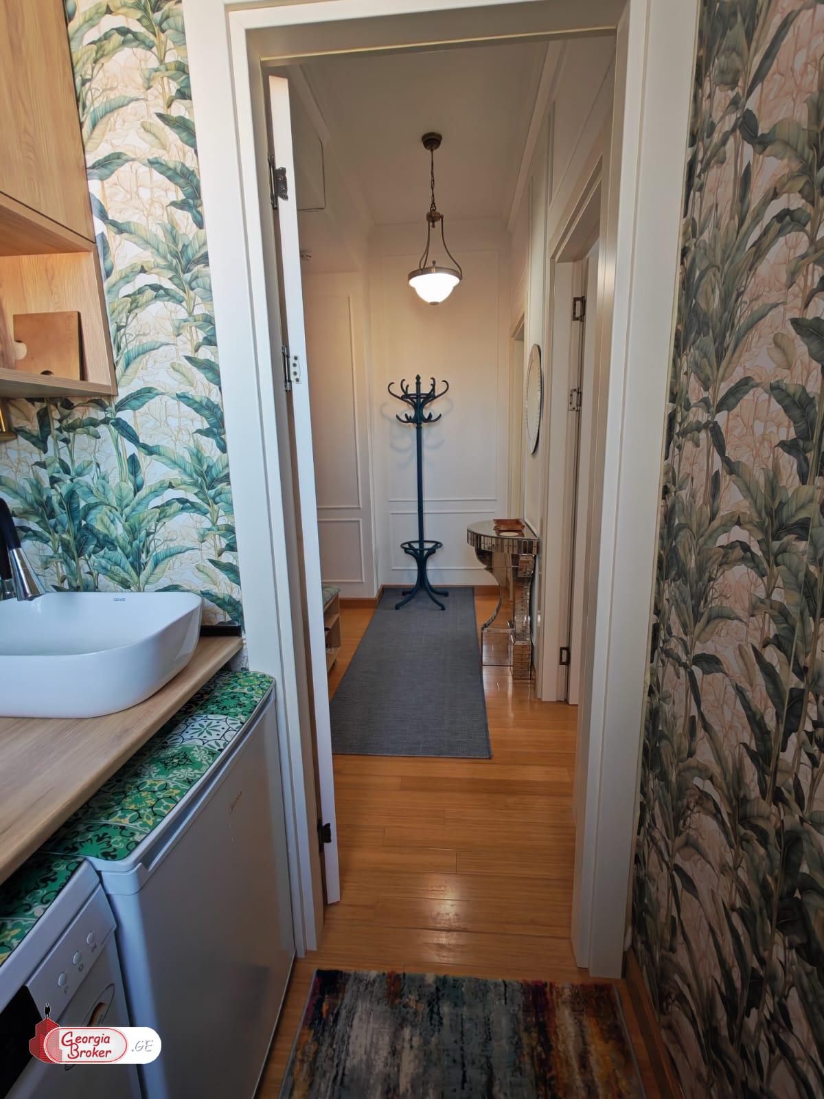 იყიდება ახალი გარემონტებული 3 ოთახიანი ბინა ვაკეში